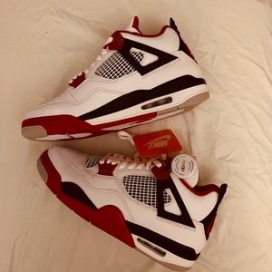 Jordan 4’s fire red